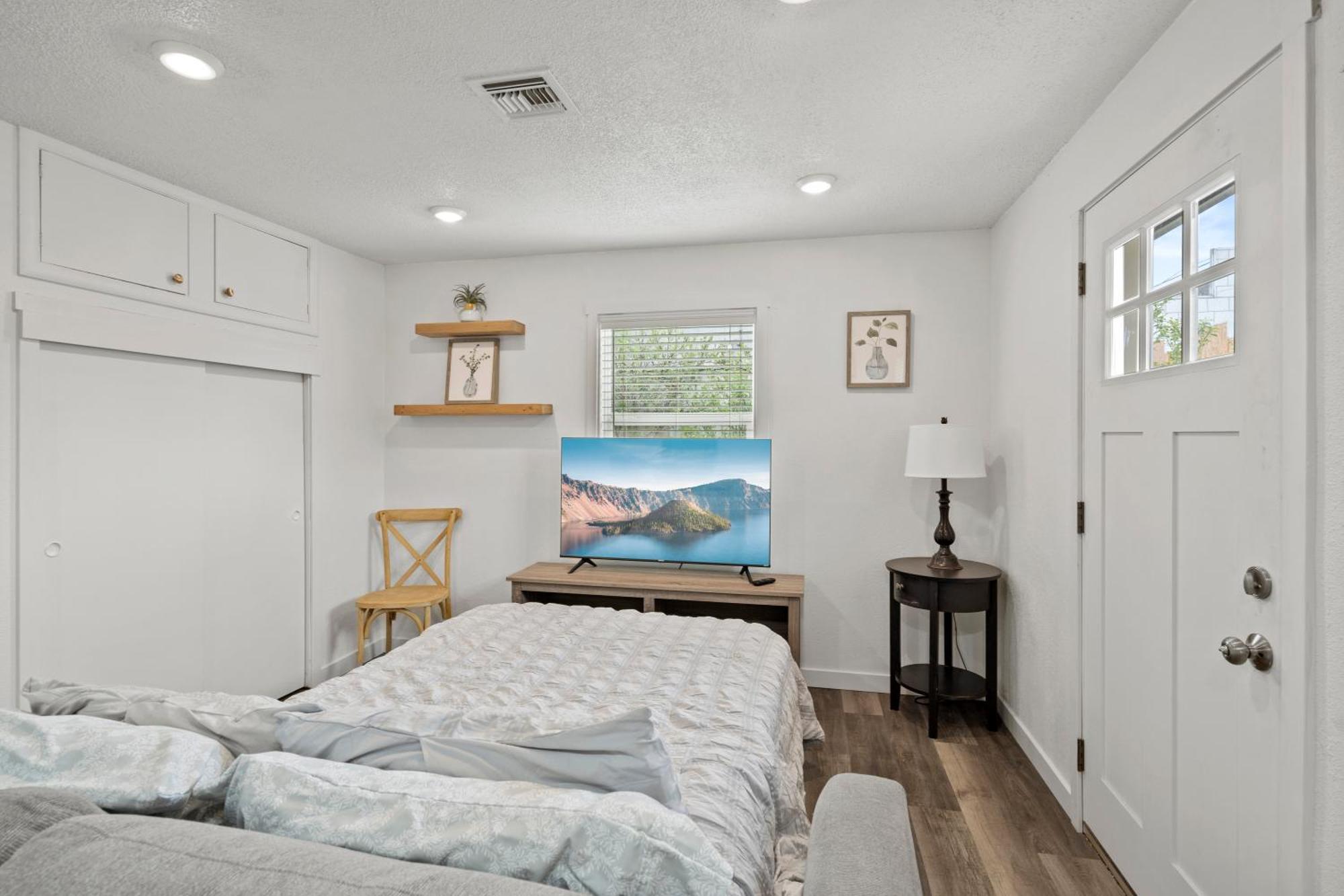 Peach Street Super Suite Медфорд Экстерьер фото